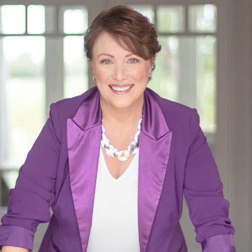 Julie Holmes